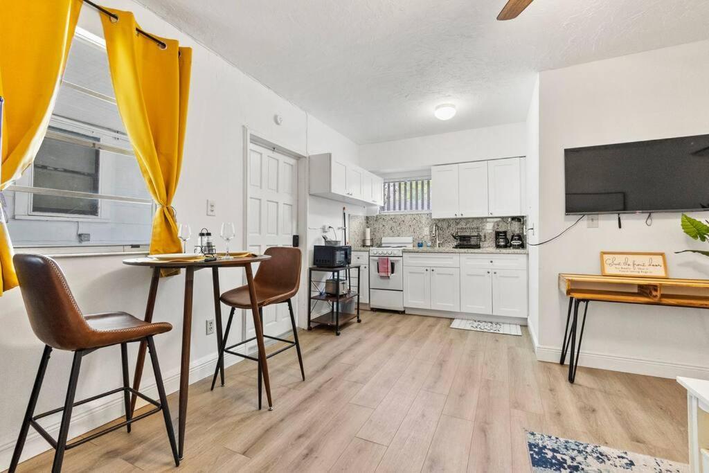 Intimate Casita Mia Minutes Away From Airport, Calle 8, Brickell, Coral Gables, The Beach And More! Miami Exterior foto
